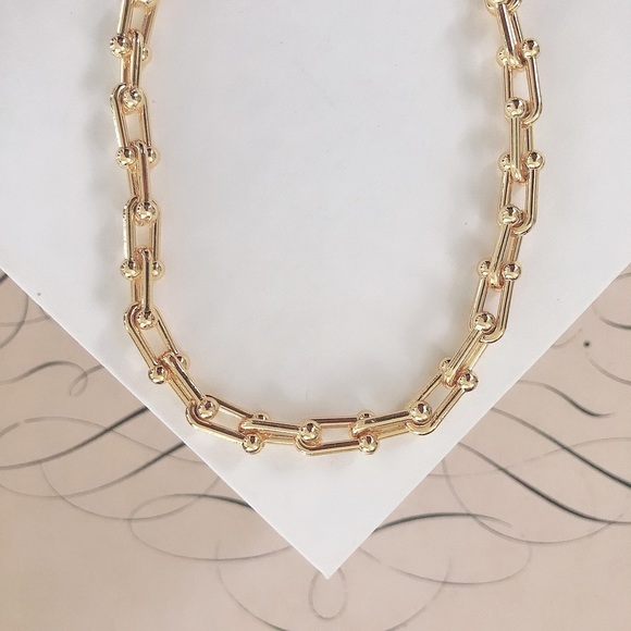 Woman’s U-Link Paperclip Necklace & Bracelet Set - Picture 5 of 11